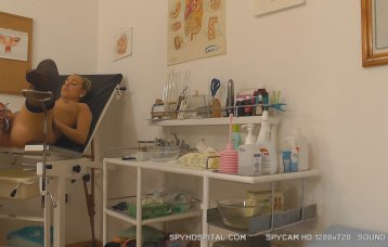 Petite woman strippingdown at clinician caught on spy cam 
